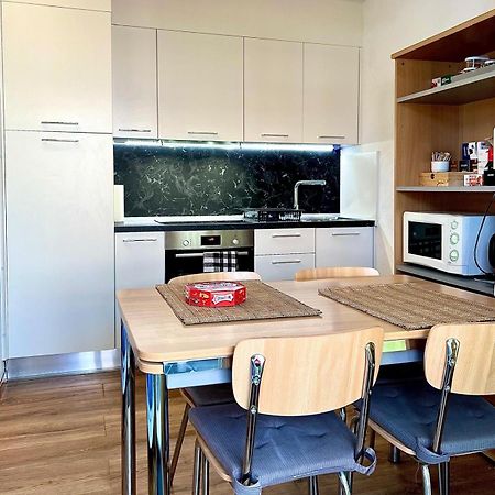 Studio Anemones, Meuble, Equipe, مونثيه المظهر الخارجي الصورة