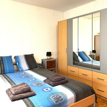 Studio Anemones, Meuble, Equipe, مونثيه المظهر الخارجي الصورة