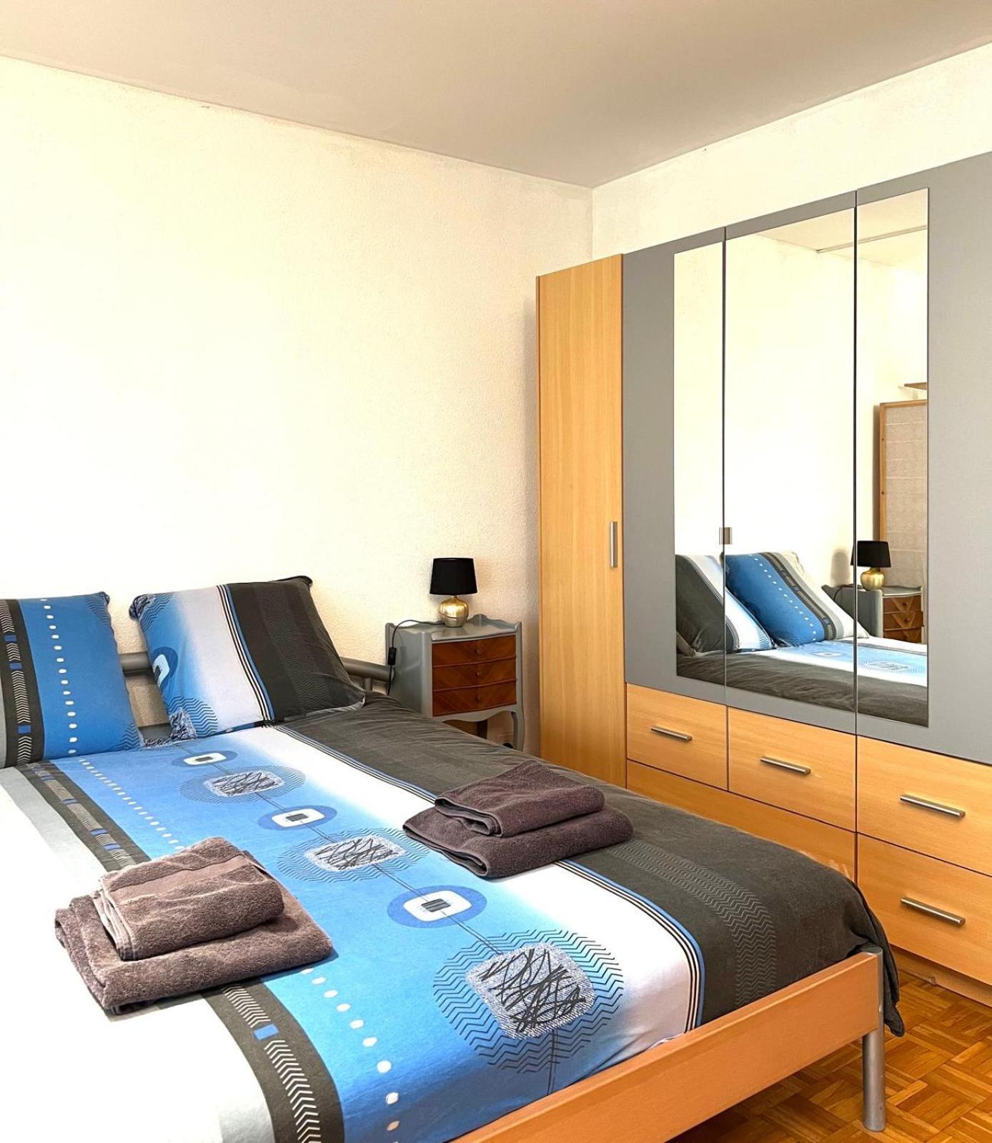 Studio Anemones, Meuble, Equipe, مونثيه المظهر الخارجي الصورة